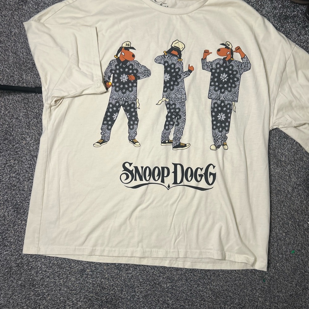 Snoop Dogg Graphic Short Sleeve Tee in Cream